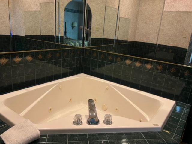Garden Inn New Castle Екстер'єр фото